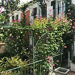 Bed & Roses “gege” * La Morra