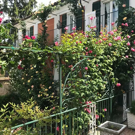 Bed & Roses “gege” * La Morra