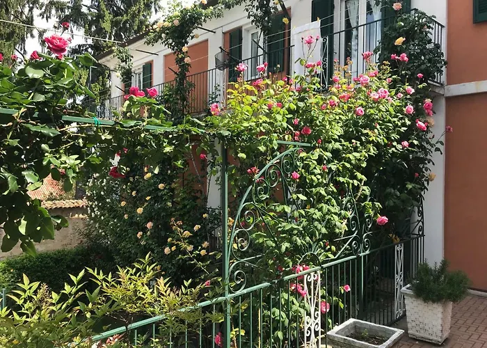 Bed & Roses “gege” * La Morra